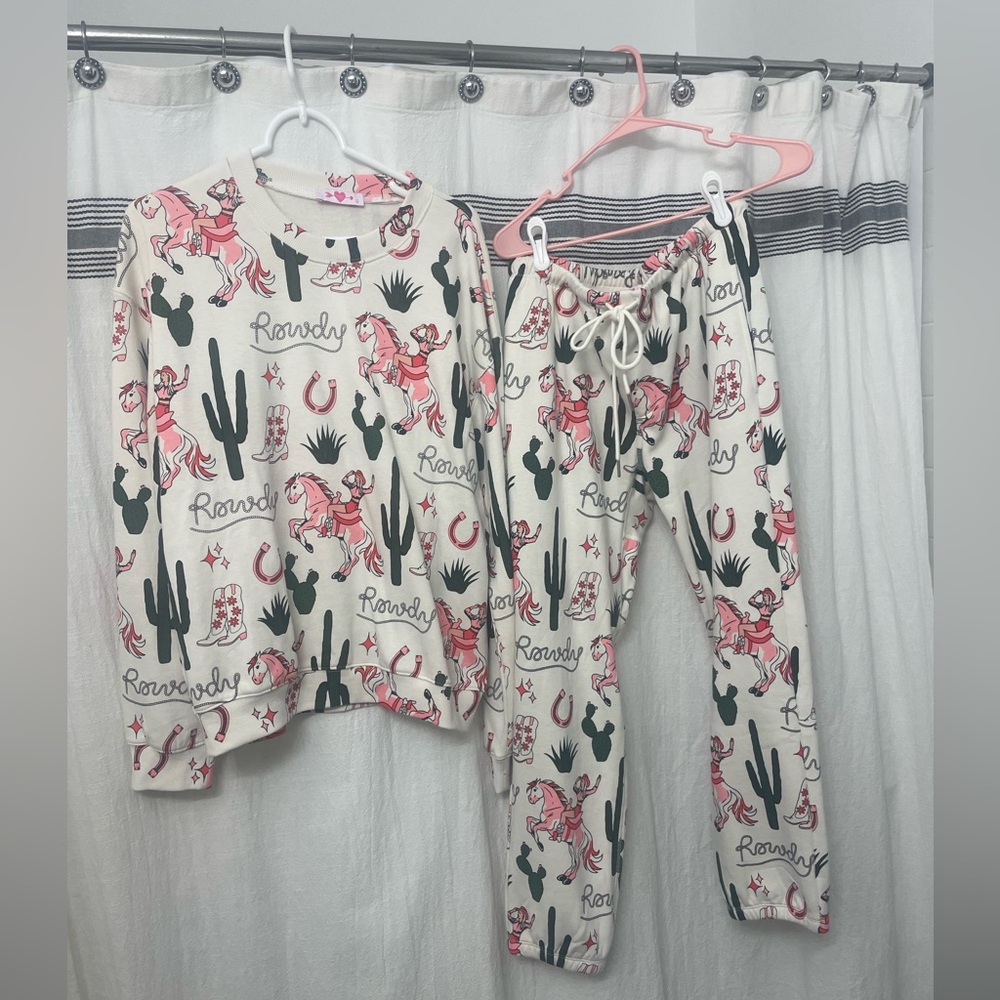 ROVE Women's Cream and Pink Pajama Set